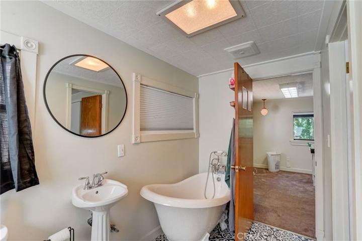 downstairs bathroom picture 2