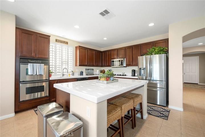36644 Covington Circle, Murrieta, California 92563
