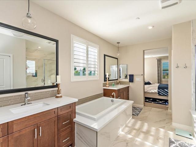 Separate Tub & Shower
