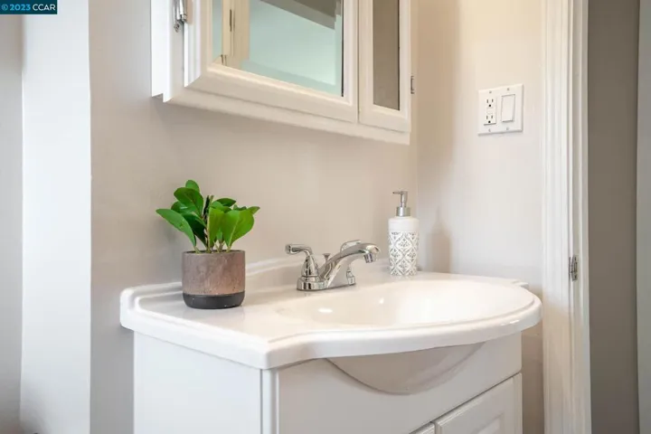 2672 Henry Ave, Pinole, California 94564