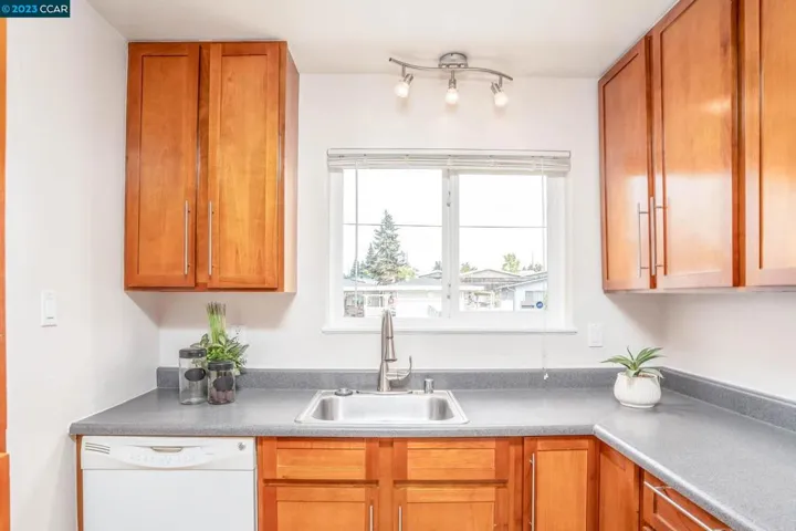 2672 Henry Ave, Pinole, California 94564