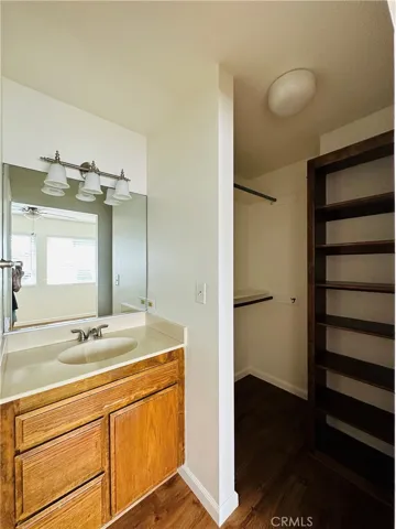 Primary Bath w/Walk-In Closet