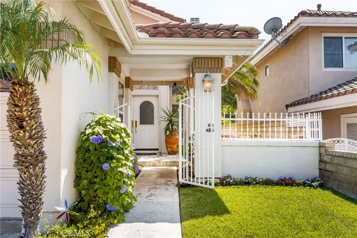 516 S Beechtree Court, Anaheim Hills, California 92808