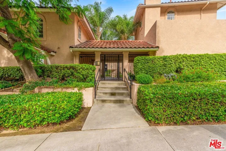 901 Via Zapata, Riverside, California 92507