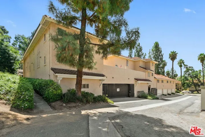 901 Via Zapata, Riverside, California 92507
