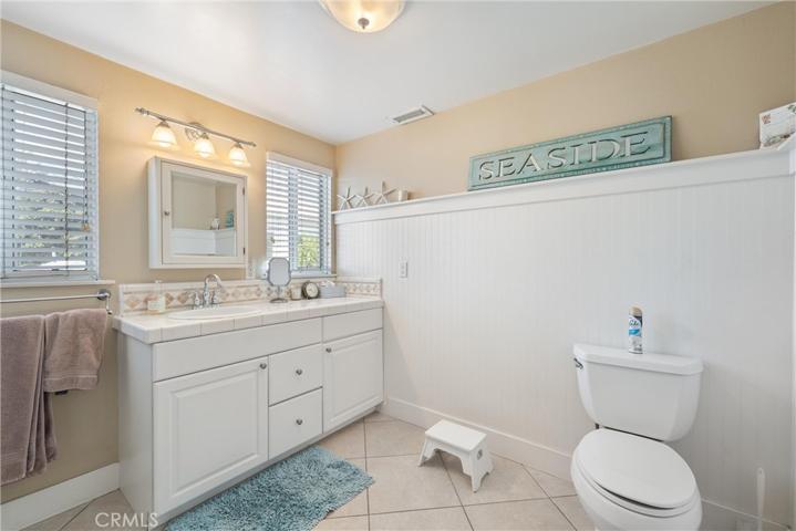 Fully remodeled large guest bathroom