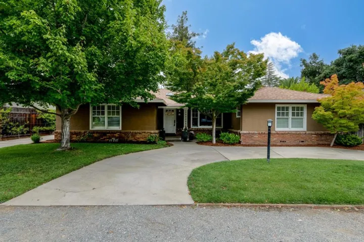 345 Arboleda Drive, Los Altos, California 94024
