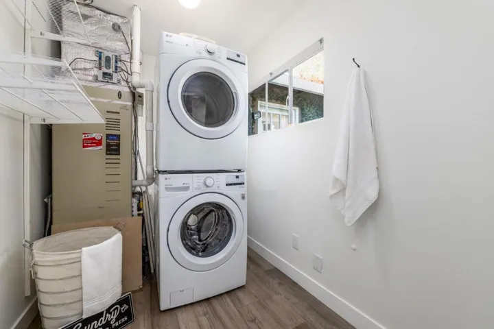 345 Arboleda Drive, Los Altos, California 94024