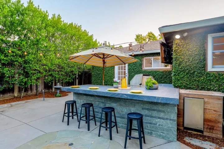 345 Arboleda Drive, Los Altos, California 94024