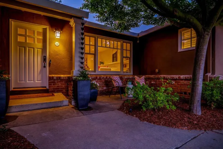 345 Arboleda Drive, Los Altos, California 94024