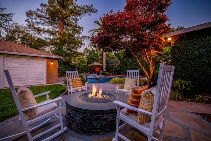 345 Arboleda Drive, Los Altos, California 94024