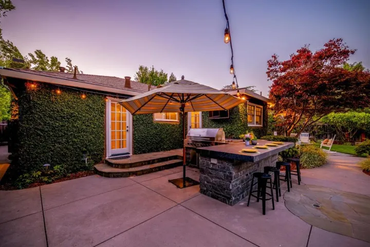 345 Arboleda Drive, Los Altos, California 94024