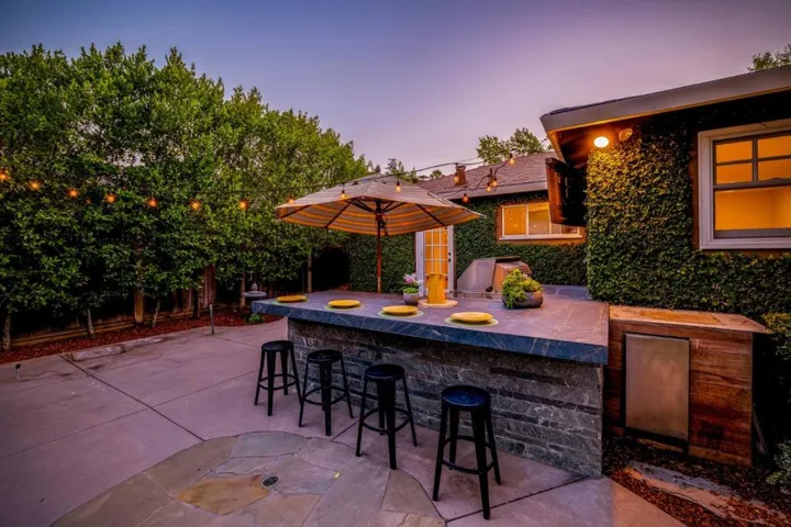 345 Arboleda Drive, Los Altos, California 94024