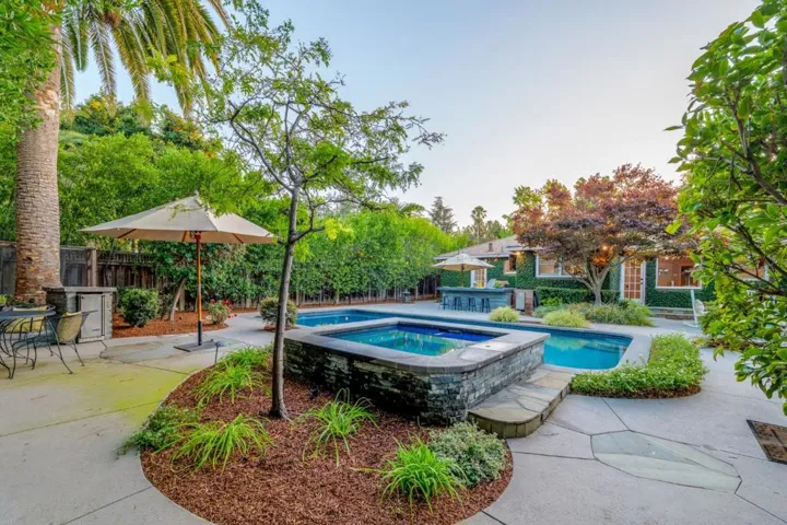 345 Arboleda Drive, Los Altos, California 94024