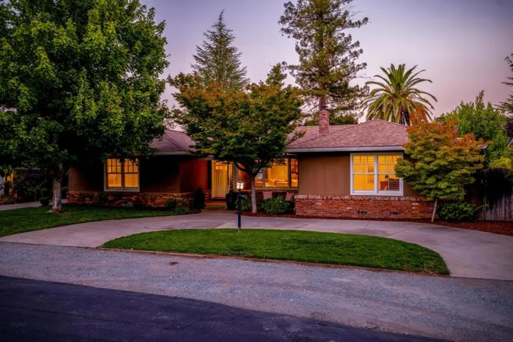 345 Arboleda Drive, Los Altos, California 94024