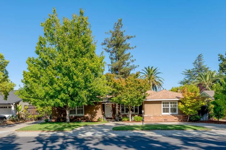 345 Arboleda Drive, Los Altos, California 94024