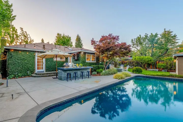 345 Arboleda Drive, Los Altos, California 94024