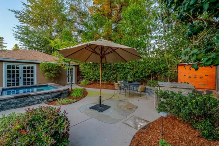 345 Arboleda Drive, Los Altos, California 94024