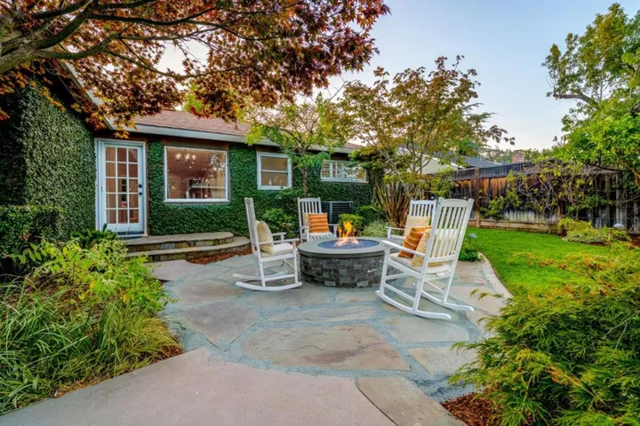 345 Arboleda Drive, Los Altos, California 94024
