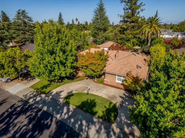 345 Arboleda Drive, Los Altos, California 94024