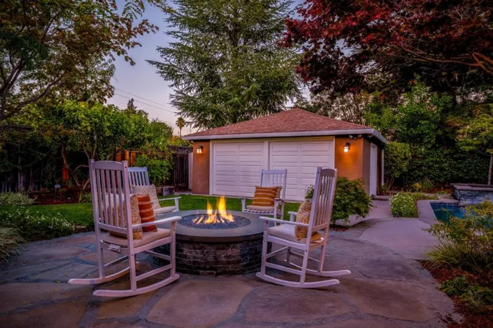 345 Arboleda Drive, Los Altos, California 94024