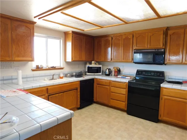 9533 Vista Road, California City, California 93505