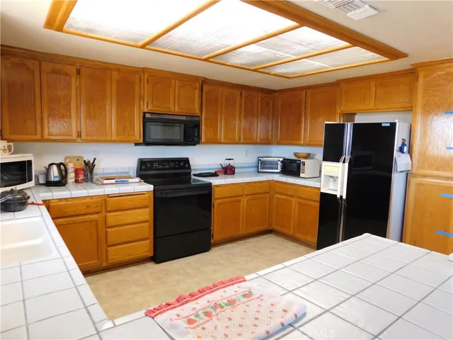9533 Vista Road, California City, California 93505