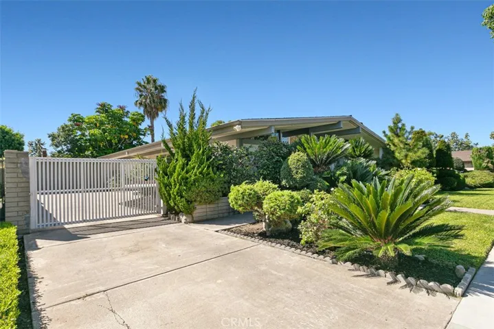 2326 N Lowell Lane, Santa Ana, California 92706