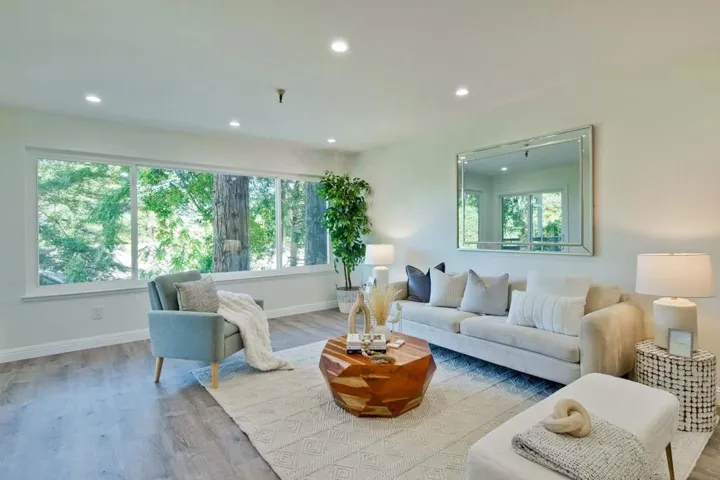 725 Mariposa Avenue Unit 203, Mountain View, California 94041