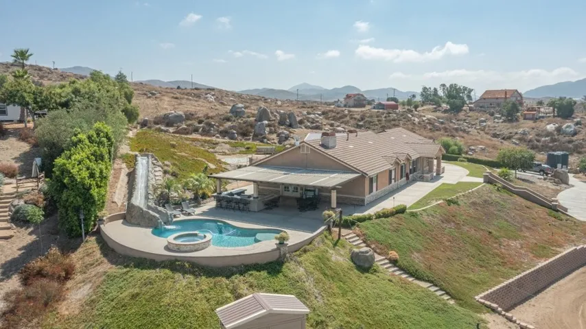 32620 Ashford Lane, Winchester, California 92596