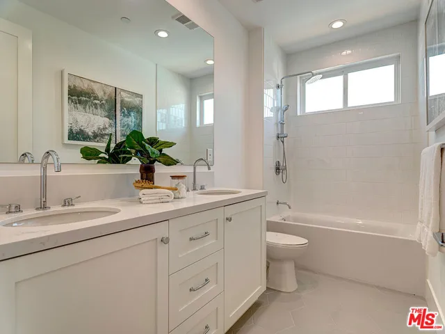 full bath upstairs