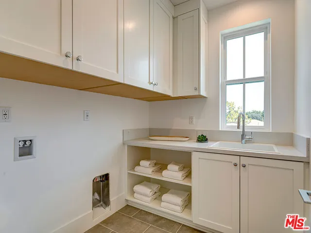 laundy room upstairs