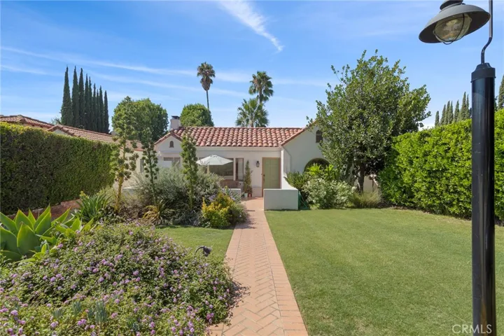 2028 Rangeview Drive, Glendale, California 91201