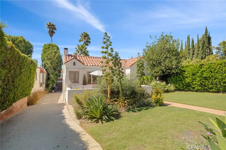 2028 Rangeview Drive, Glendale, California 91201