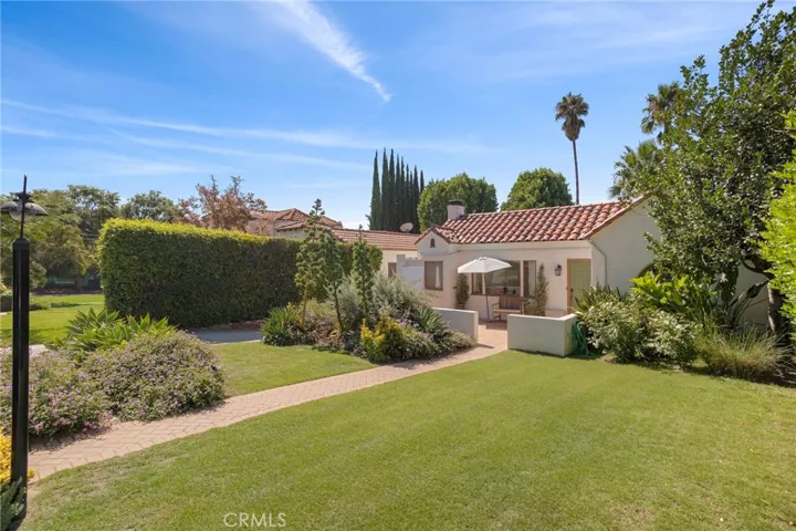 2028 Rangeview Drive, Glendale, California 91201