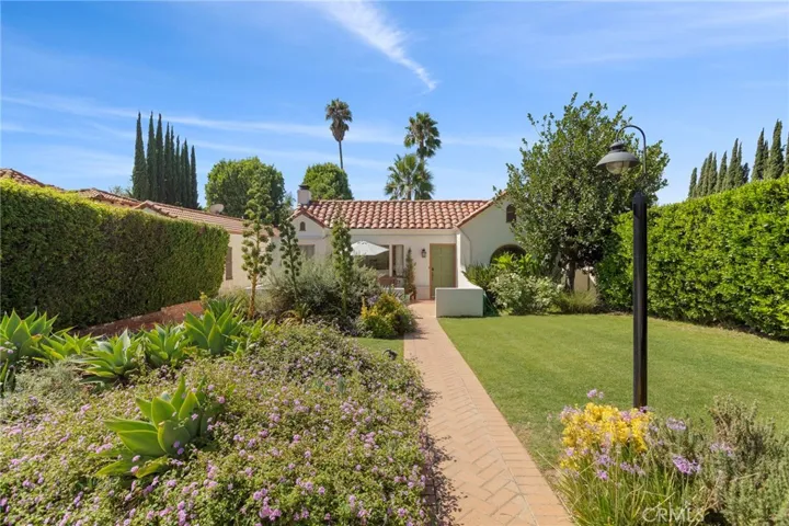 2028 Rangeview Drive, Glendale, California 91201