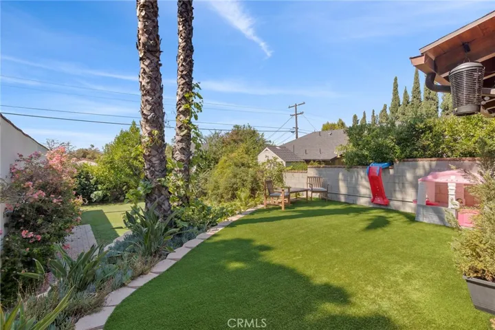 2028 Rangeview Drive, Glendale, California 91201