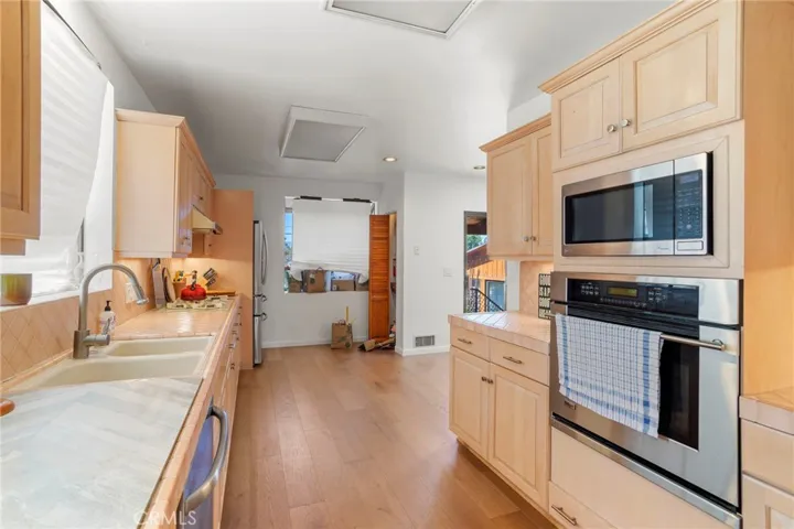 2028 Rangeview Drive, Glendale, California 91201