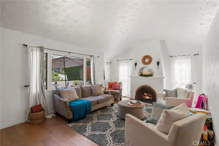 2028 Rangeview Drive, Glendale, California 91201