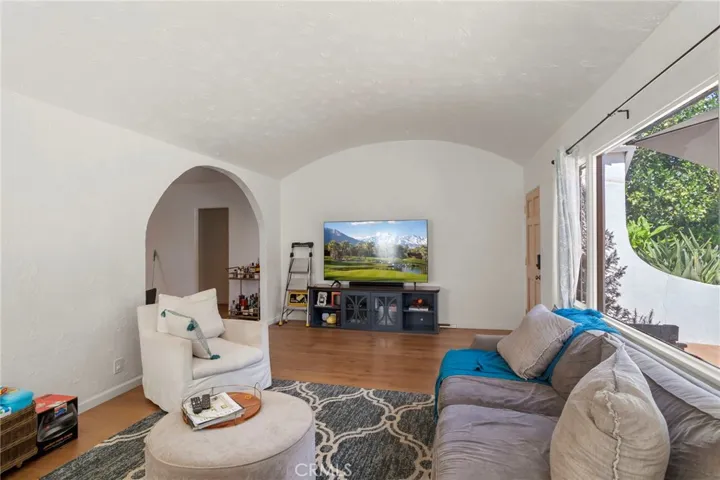 2028 Rangeview Drive, Glendale, California 91201