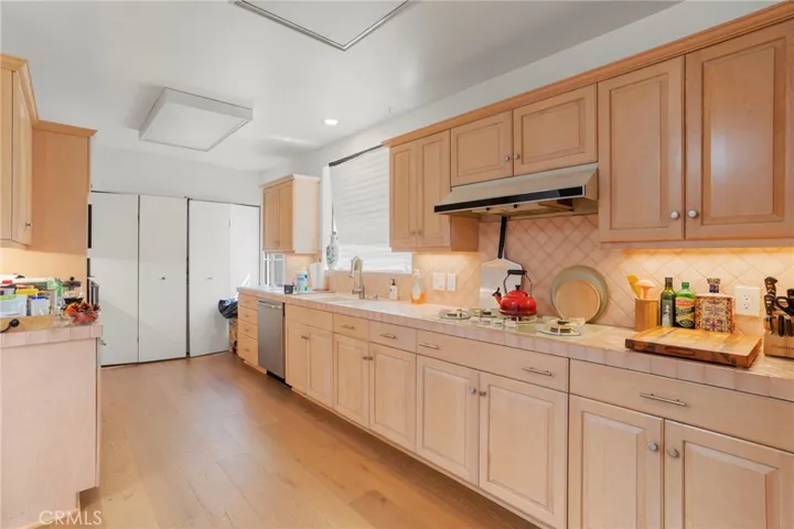 2028 Rangeview Drive, Glendale, California 91201