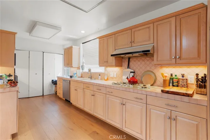 2028 Rangeview Drive, Glendale, California 91201