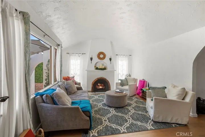 2028 Rangeview Drive, Glendale, California 91201