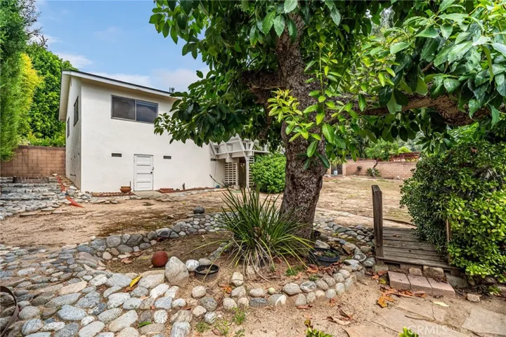 144 E Loma Alta Drive, Altadena, California 91001