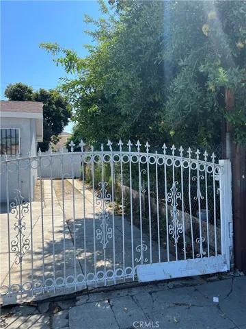 704 W Cressey Street, Compton, California 90222