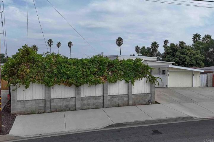 319 Salina Court, Vista, California 92083
