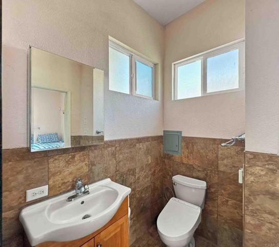 319 Salina Court, Vista, California 92083