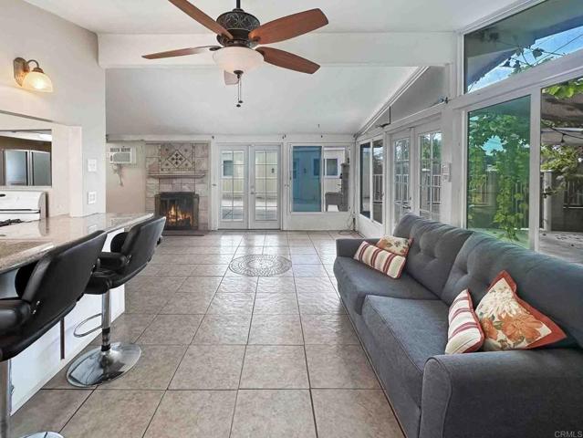 319 Salina Court, Vista, California 92083