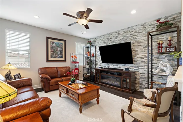 19018 Chestnut Glen Court, Canyon Country, California 91387