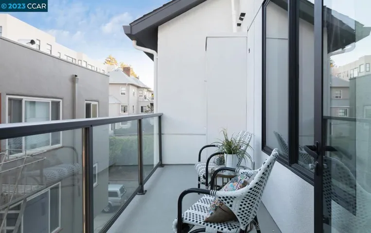 58 Vernon Street, Oakland, California 94610